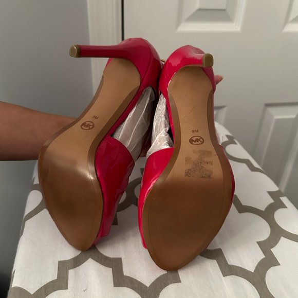 Cranberry, Strappy, Michael Kors  sz 9 Sandals - Picture 4 of 4